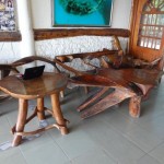 Ces tables et ces chaises